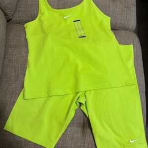 NIKE 2 piece Women’s set SZ Large